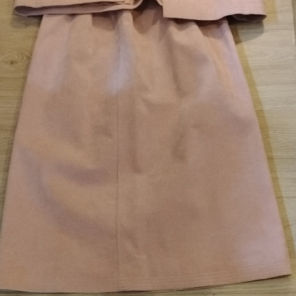 1970s Vintage Ultra Suede Women's Suit Pink Suit Excellent Condition